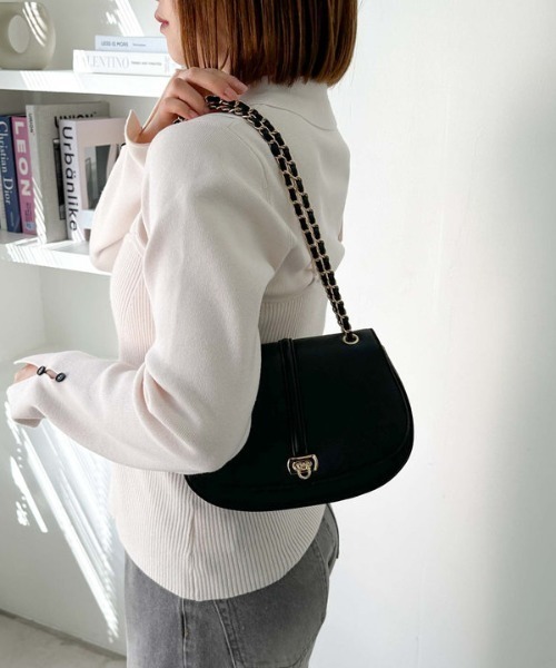 archives(アルシーヴ)の「ラウンドフラップショルダーバッグ(ショルダーバッグ・レディース・グレー/アイボリー/ブラック・FREE)」の19枚目の写真