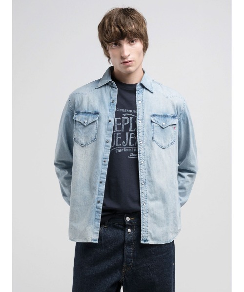 REPLAY（リプレイ）の「R刺繍入りウエスタンデニムシャツ（シャツ/ブラウス・メンズ・ライトブルー・MEDIUM/LARGE/X-LARGE/SMALL）」の2枚目の写真