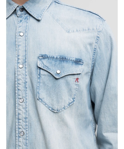 REPLAY（リプレイ）の「R刺繍入りウエスタンデニムシャツ（シャツ/ブラウス・メンズ・ライトブルー・MEDIUM/LARGE/X-LARGE/SMALL）」の4枚目の写真