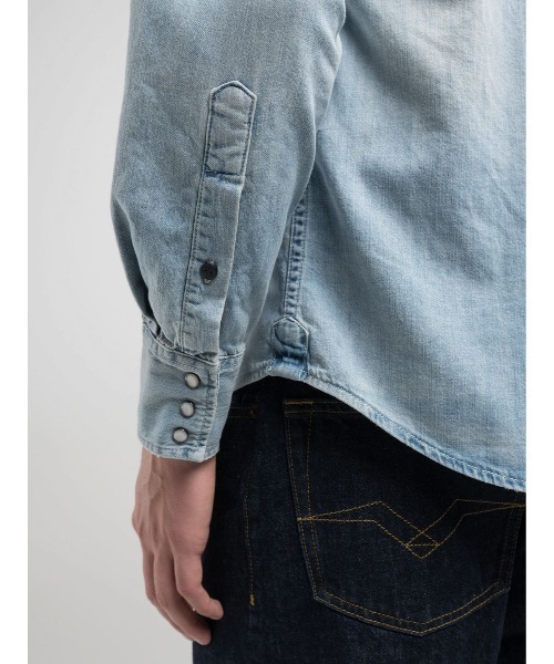 REPLAY（リプレイ）の「R刺繍入りウエスタンデニムシャツ（シャツ/ブラウス・メンズ・ライトブルー・MEDIUM/LARGE/X-LARGE/SMALL）」の5枚目の写真
