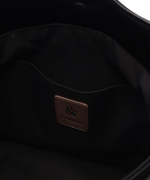 & chouette(アンドシュエット)の「ワイドベルトワンショルダーソフトバッグ(トートバッグ・レディース・ブラック/ホワイト/ダークグレー・FREE)」の9枚目の写真