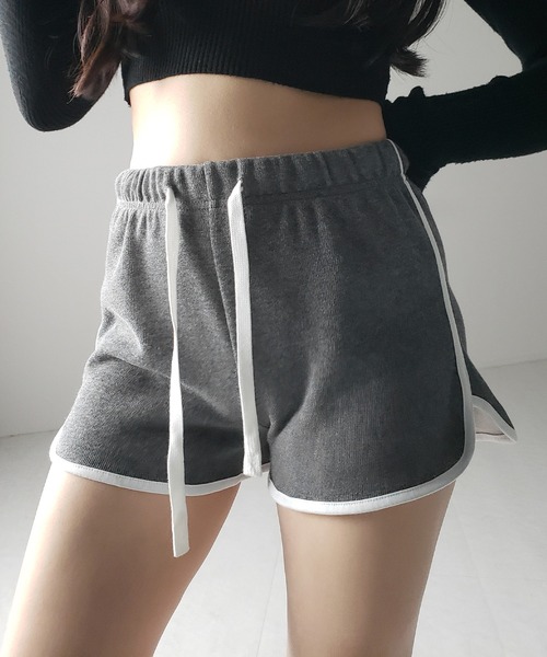 me+em select（ミームセレクト）の「【 ３color 】サイドラインパイピングスウェットショートパンツ ／ sideline piping sweat short pants（その他パンツ・レディース・ブラック/ライトグレー/ダークグレー・SMALL/MEDIUM/LARGE）」の3枚目の写真