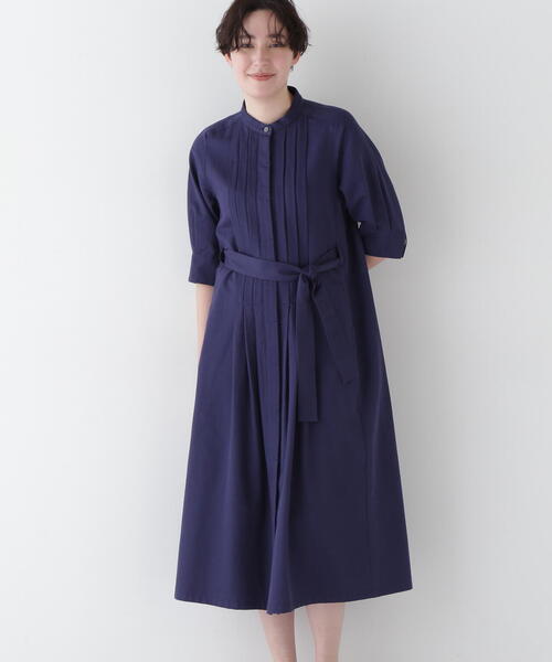 human woman（ヒューマンウーマン）の「◆コットンヘンプサテンハーフスリーブバンドカラーワンピース（ワンピース・レディース・ネイビー/パープル・MEDIUM）」の4枚目の写真