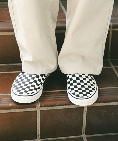 VANS(バンズ)の「【VANS(ヴァンズ)】UA CLASSIC SLIP-ON(MEN)(スリッポン・メンズ・ブラック/その他1・SMALL/MEDIUM/LARGE)」の2枚目の写真
