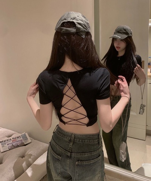 ViViDAY(ビビデー)の「【カップ付き】バックストラップショート丈Tシャツ(Tシャツ/カットソー・レディース・レッド/ブラック・M)」の21枚目の写真