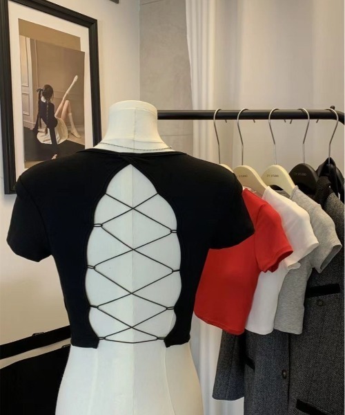 ViViDAY(ビビデー)の「【カップ付き】バックストラップショート丈Tシャツ(Tシャツ/カットソー・レディース・レッド/ブラック・M)」の8枚目の写真