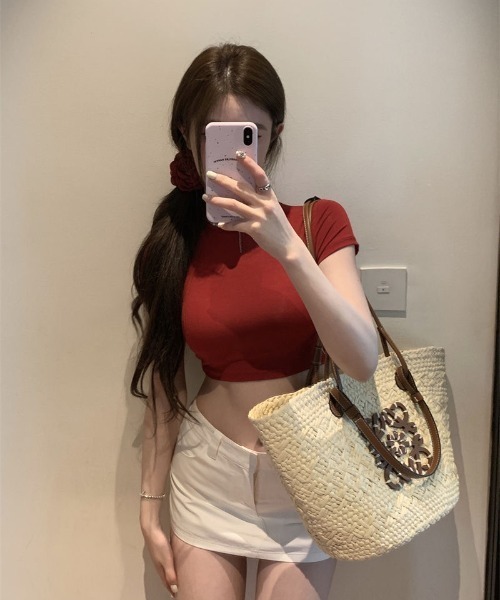 ViViDAY(ビビデー)の「【カップ付き】バックストラップショート丈Tシャツ(Tシャツ/カットソー・レディース・レッド/ブラック・M)」の10枚目の写真