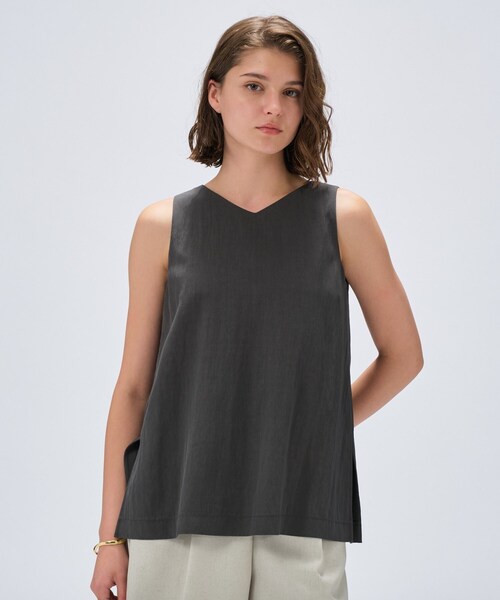 cloenc（クロエンス）の「【接触冷感／セットアップ／マシンウォッシュ】レーヨンツイルノースリブラウス（シャツ/ブラウス・レディース・チャコールグレー/ナチュラル/ブラック/ライトグリーン・02）」の17枚目の写真