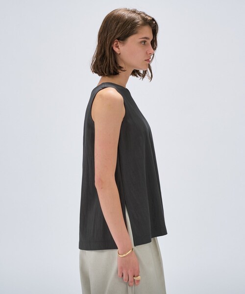 cloenc（クロエンス）の「【接触冷感／セットアップ／マシンウォッシュ】レーヨンツイルノースリブラウス（シャツ/ブラウス・レディース・チャコールグレー/ナチュラル/ブラック/ライトグリーン・02）」の18枚目の写真