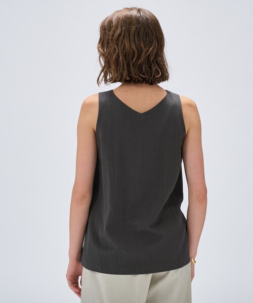 cloenc（クロエンス）の「【接触冷感／セットアップ／マシンウォッシュ】レーヨンツイルノースリブラウス（シャツ/ブラウス・レディース・チャコールグレー/ナチュラル/ブラック/ライトグリーン・02）」の19枚目の写真