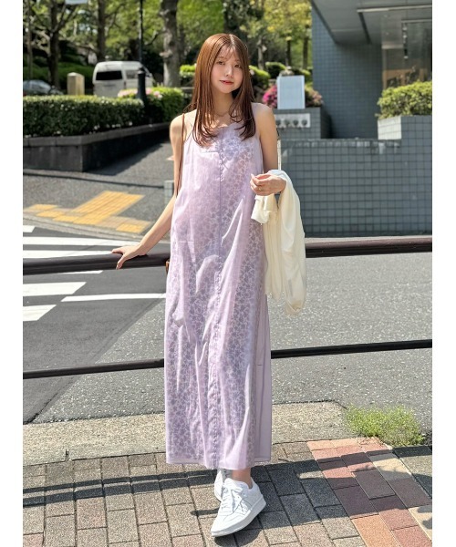 SNIDEL（スナイデル）の「レイヤードプリントキャミワンピース（ワンピース・レディース・パープル/ホワイト/ブラック・0/1）」の16枚目の写真
