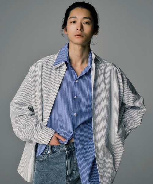 THE CLE（ザクレ）の「OVERSIZED STRIPED SHIRT / オーバーサイズストライプシャツ【オーバーサイズ】【ストライプ】 シャツ トップス メンズ（シャツ/ブラウス・メンズ・ホワイト/ブルー・SMALL/MEDIUM/LARGE）」の2枚目の写真