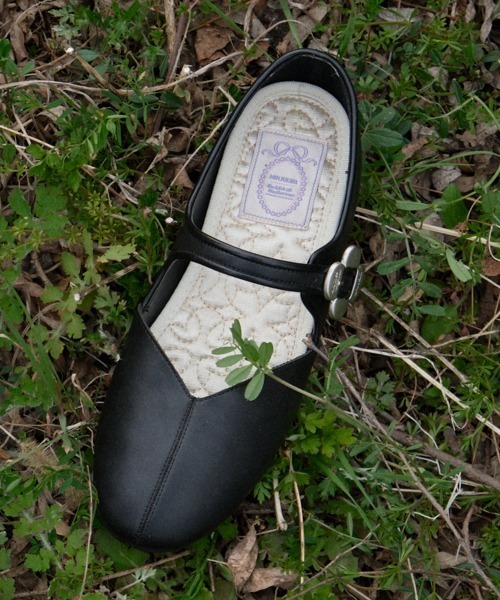 ROCKFISH WEATHERWEAR（ロックフィッシュウェザーウェア）の「[X MINJUKIM] FLORAL BUCKLE MARYJANES（バレエシューズ・レディース・クリーム/ピンク/シルバー/ブラック・24.5cm/25.0cm/24.0cm/23.5cm/23.0cm）」の8枚目の写真