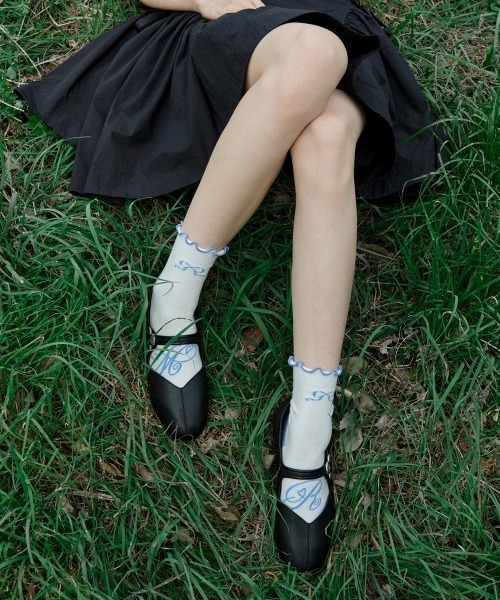 ROCKFISH WEATHERWEAR（ロックフィッシュウェザーウェア）の「[X MINJUKIM] FLORAL BUCKLE MARYJANES（バレエシューズ・レディース・クリーム/ピンク/シルバー/ブラック・24.5cm/25.0cm/24.0cm/23.5cm/23.0cm）」の6枚目の写真