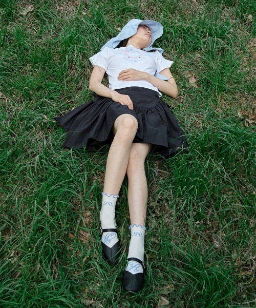 ROCKFISH WEATHERWEAR（ロックフィッシュウェザーウェア）の「[X MINJUKIM] FLORAL BUCKLE MARYJANES（バレエシューズ・レディース・クリーム/ピンク/シルバー/ブラック・24.5cm/25.0cm/24.0cm/23.5cm/23.0cm）」の7枚目の写真