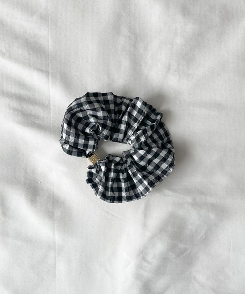 GANNI ロゴ チェック柄 シュシュ GANNI Crinkled taffeta check scrunchie（シュシュ）｜GANNI