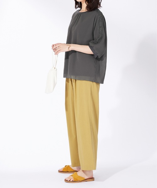 BELLUNA PLUS(ベルーナ)の「花柄レースシフォン重ねプルオーバー(Tシャツ/カットソー・レディース・ピンクベージュ/セージグリーン/チャコール・X-LARGE/LARGE/MEDIUM)」の9枚目の写真