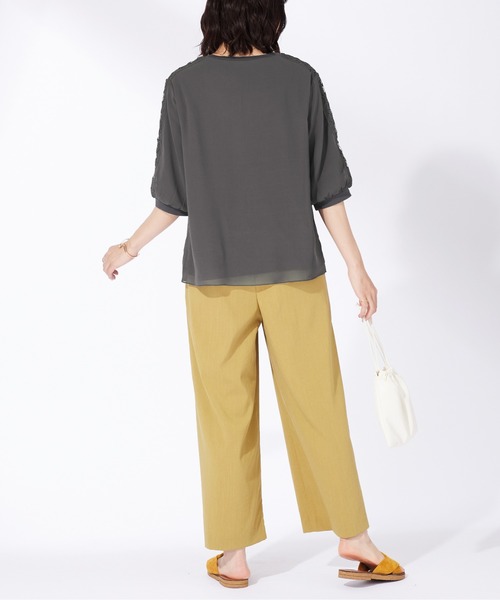 BELLUNA PLUS(ベルーナ)の「花柄レースシフォン重ねプルオーバー(Tシャツ/カットソー・レディース・ピンクベージュ/セージグリーン/チャコール・X-LARGE/LARGE/MEDIUM)」の10枚目の写真