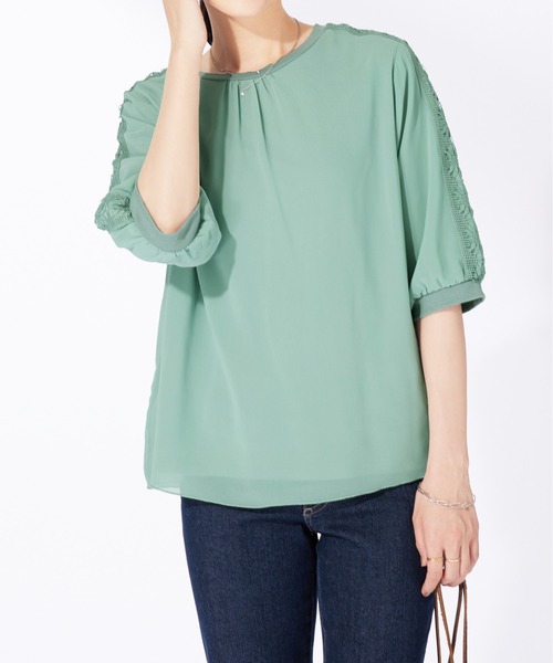 BELLUNA PLUS(ベルーナ)の「花柄レースシフォン重ねプルオーバー(Tシャツ/カットソー・レディース・ピンクベージュ/セージグリーン/チャコール・X-LARGE/LARGE/MEDIUM)」の11枚目の写真