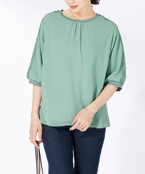 BELLUNA PLUS(ベルーナ)の「花柄レースシフォン重ねプルオーバー(Tシャツ/カットソー・レディース・ピンクベージュ/セージグリーン/チャコール・X-LARGE/LARGE/MEDIUM)」の12枚目の写真