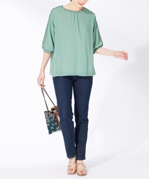 BELLUNA PLUS(ベルーナ)の「花柄レースシフォン重ねプルオーバー(Tシャツ/カットソー・レディース・ピンクベージュ/セージグリーン/チャコール・X-LARGE/LARGE/MEDIUM)」の16枚目の写真