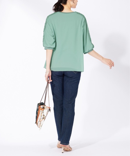 BELLUNA PLUS(ベルーナ)の「花柄レースシフォン重ねプルオーバー(Tシャツ/カットソー・レディース・ピンクベージュ/セージグリーン/チャコール・X-LARGE/LARGE/MEDIUM)」の18枚目の写真