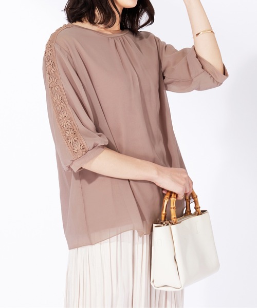 BELLUNA PLUS(ベルーナ)の「花柄レースシフォン重ねプルオーバー(Tシャツ/カットソー・レディース・ピンクベージュ/セージグリーン/チャコール・X-LARGE/LARGE/MEDIUM)」の20枚目の写真