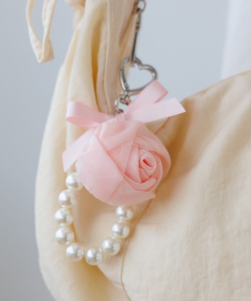 flower（フラワー）の「ローズチャーム（キーホルダー・レディース・アイボリー/ピンク・FREE）」の3枚目の写真