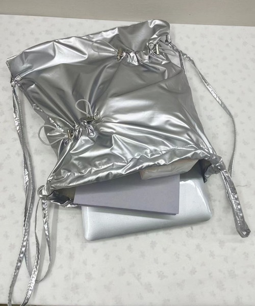 meJane（ミージェーン）の「ドローストリング シャーリングナップサック（バックパック/リュック・レディース・ブラック/シルバー・FREE）」の7枚目の写真