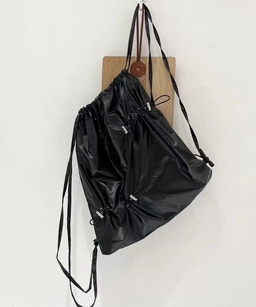 meJane（ミージェーン）の「ドローストリング シャーリングナップサック（バックパック/リュック・レディース・ブラック/シルバー・FREE）」の3枚目の写真