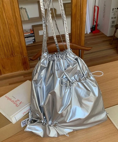 meJane（ミージェーン）の「ドローストリング シャーリングナップサック（バックパック/リュック・レディース・ブラック/シルバー・FREE）」の6枚目の写真