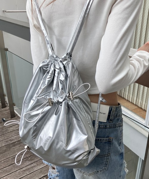 meJane（ミージェーン）の「ドローストリング シャーリングナップサック（バックパック/リュック・レディース・ブラック/シルバー・FREE）」の12枚目の写真