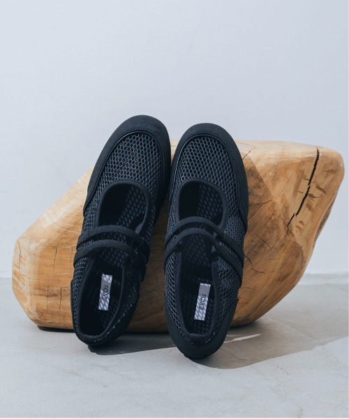 EVOL(イーボル)の「【ふかふか・軽量】ダブルベルトラウンドスニーカー IZ5824(パンプス・レディース・レオパード/ブラウン/ブラック/アイボリー/ブラック系その他・22.0cm/22.5cm/23.5cm/24.5cm/23.0cm/24.0cm/25.0cm)」の4枚目の写真