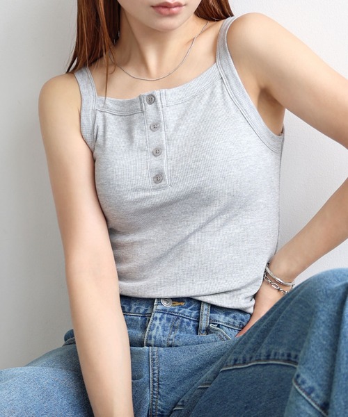 ANME(アンメ)の「テレコリブカップ付きヘンリーネックキャミソール(キャミソール・レディース・ブラウン/ブラック/杢グレー/オフホワイト・M/MS)」の2枚目の写真
