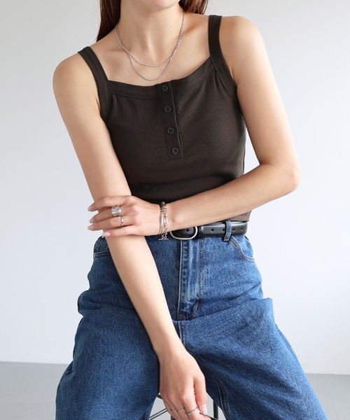 ANME(アンメ)の「テレコリブカップ付きヘンリーネックキャミソール(キャミソール・レディース・ブラウン/ブラック/杢グレー/オフホワイト・M/MS)」の9枚目の写真