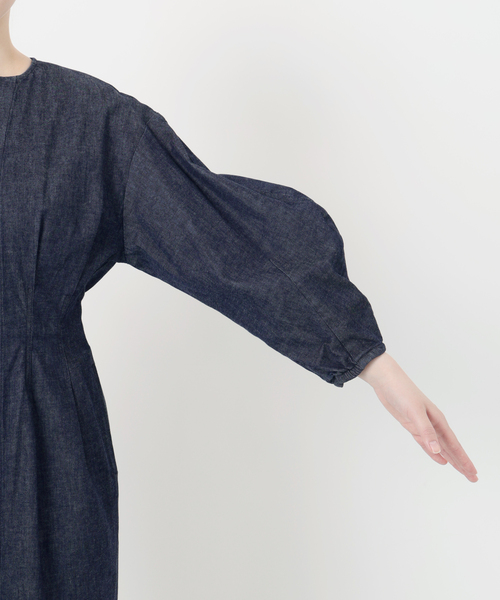 VERMEIL par iena(ヴェルメイユパーイエナ)の「ストレッチデニムウエストシェイプワンピース(ワンピース・レディース・ホワイト/ネイビー・40/38/36)」の18枚目の写真