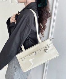 Loueme（ルエム）の「ハートチャームベルトショルダーバッグ（ショルダーバッグ）」