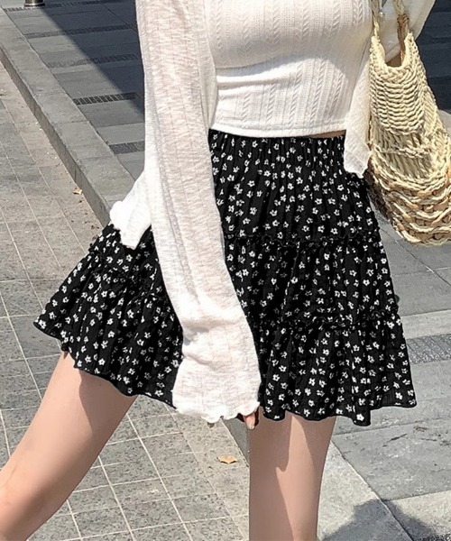 Miniministore（ミニミニストア）の「ティアードスカート 小花柄ミニ丈スカート（スカート・レディース・ブラック/ホワイト・FREE）」の8枚目の写真