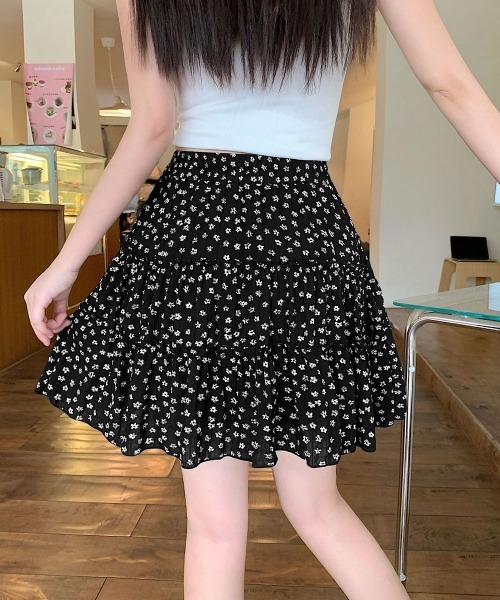 Miniministore（ミニミニストア）の「ティアードスカート 小花柄ミニ丈スカート（スカート・レディース・ブラック/ホワイト・FREE）」の6枚目の写真