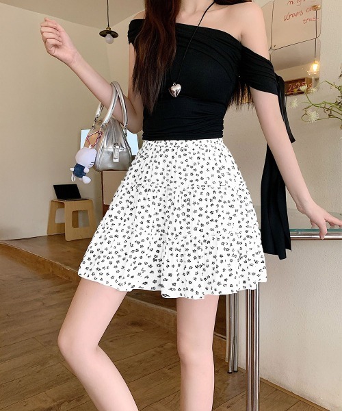 Miniministore（ミニミニストア）の「ティアードスカート 小花柄ミニ丈スカート（スカート・レディース・ブラック/ホワイト・FREE）」の20枚目の写真
