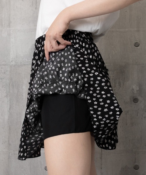 Miniministore（ミニミニストア）の「ティアードスカート 小花柄ミニ丈スカート（スカート・レディース・ブラック/ホワイト・FREE）」の18枚目の写真