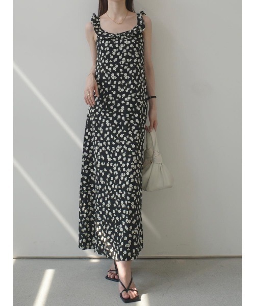 amel（エイメル）の「フリルカラーフラワープリントドレス（ワンピース・レディース・ブラック・FREE）」の2枚目の写真