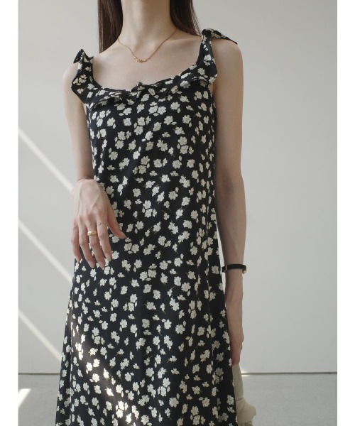 amel（エイメル）の「フリルカラーフラワープリントドレス（ワンピース・レディース・ブラック・FREE）」の5枚目の写真