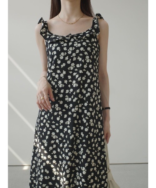 amel（エイメル）の「フリルカラーフラワープリントドレス（ワンピース・レディース・ブラック・FREE）」の6枚目の写真