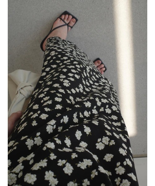 amel（エイメル）の「フリルカラーフラワープリントドレス（ワンピース・レディース・ブラック・FREE）」の9枚目の写真