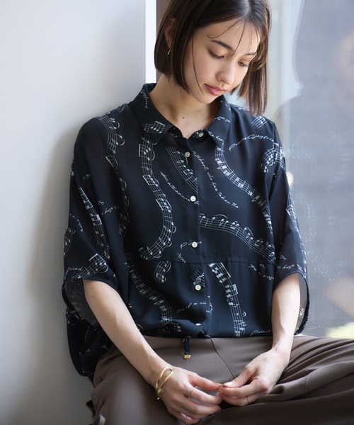 KATHARINE ROSS（キャサリンロス）の「【KATHARINE ROSS】音符プリントブラウス（シャツ/ブラウス・レディース・ブラック/ライトグレー・MEDIUM）」の6枚目の写真