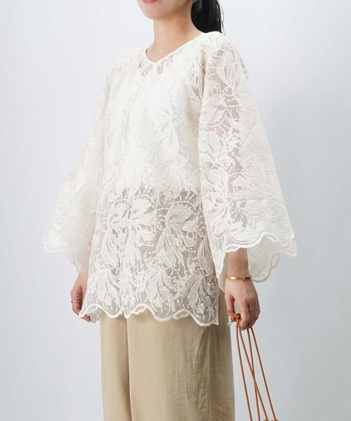 LUCA/LADY LUCK LUCA（ルカ/レディラックルカ）の「LC/LLL 前後2WAYオーバーレースブラウス（シャツ/ブラウス・レディース・ブラック/アイボリー・FREE）」の2枚目の写真