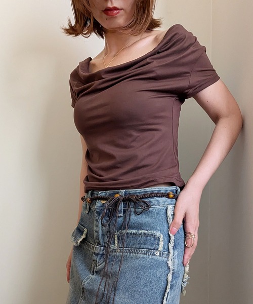 styiro(スタイロ)の「ドレープネックTシャツ(Tシャツ/カットソー・レディース・ホワイト/ブラック/ブラウン・S/M/L)」の9枚目の写真