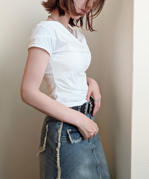 styiro(スタイロ)の「ドレープネックTシャツ(Tシャツ/カットソー・レディース・ホワイト/ブラック/ブラウン・S/M/L)」の21枚目の写真