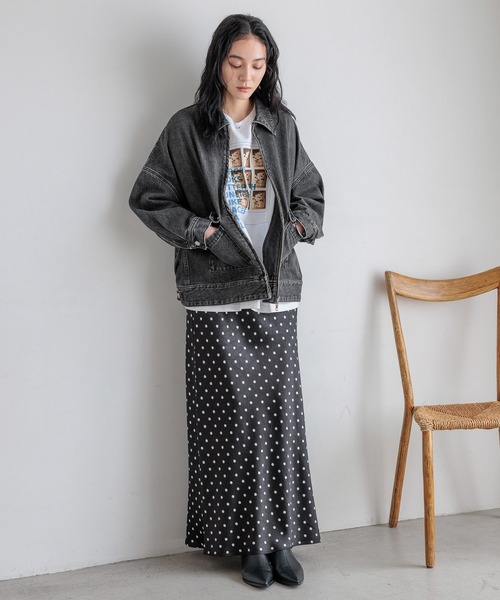 LOWRYS FARM（ローリーズファーム）の「デニムＺＩＰブルゾン  570749（デニムジャケット・レディース・ブラック/ブルー・FREE）」の14枚目の写真